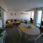 By The Cathedral - Center - 2 Bedroom Flat Апартамент
